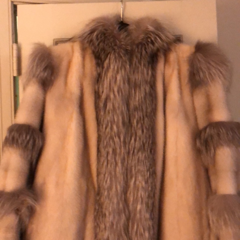 Mink & Fox 🦊 Fur Coat - Picture 2 of 13